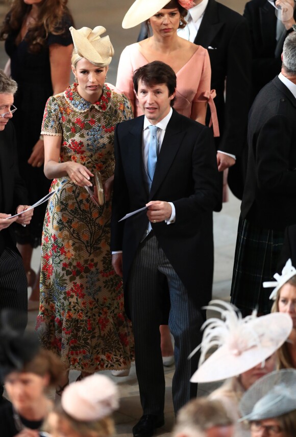 James Blunt et Sofia Wellesley (boucles d'oreilles Cartier) - Les invités arrivent à la chapelle St. George pour le mariage du prince Harry et de Meghan Markle au château de Windsor, Royaume Uni, le 19 mai 2018.