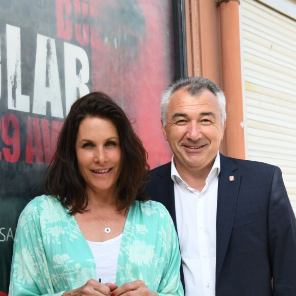 Semi-Exclusif - La comédienne Astrid Veillon et le maire de Saint Laurent du Var, Joseph Segura. Astrid est présente au 1er Festival du Polar de Saint Laurent du Var le 28 avril 2018 pour présenter la série Tandem © Bruno Bebert / Bestimage