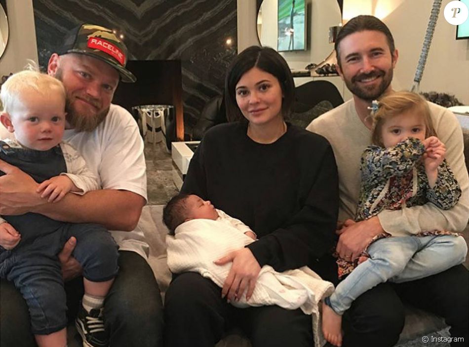 Les enfants de Caitlyn Jenner réunis avec leurs enfants. De gauche à
