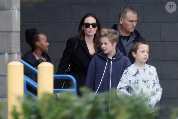 Exclusif - Angelina Jolie a emmené ses enfants Shiloh Jolie-Pitt, Knox Jolie-Pitt et Zahara Jolie-Pitt voir le dernier 'Tomb Raider' au cinéma à dans le quartier de North Hollywood à Los Angeles, le 18 mars 2018