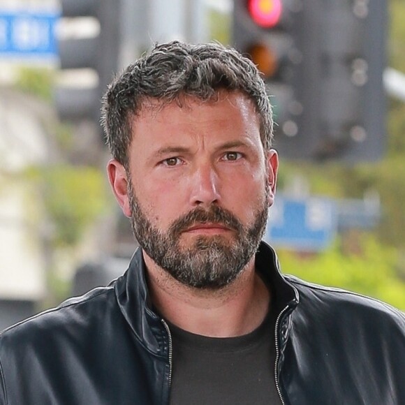 Ben Affleck fait le plein de sa Bentley à Brentwood le 23 mai 2018.