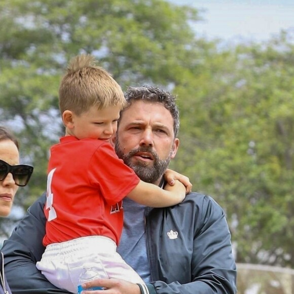 Exclusif - Ben Affleck et son ex femme Jennifer Garner assistent au match de Baseball de leur fils Samuel à Brentwood le 12 mai 2018.
