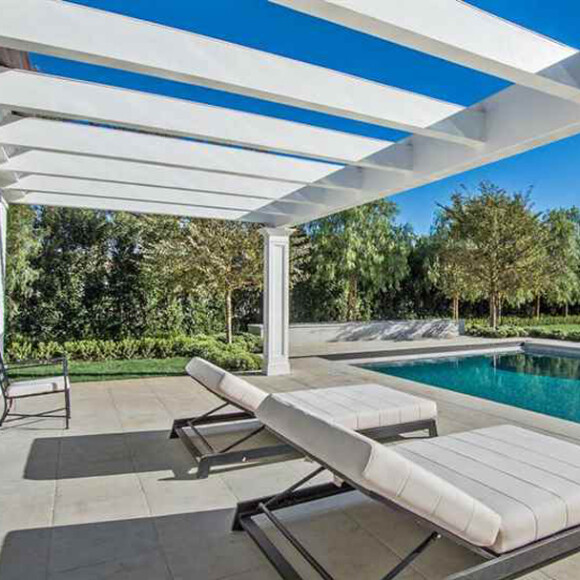 Illustration de la nouvelle maison de Ben Affleck, achetée en avril 2018 pour 19 millions de dollars et située à Pacific Palisades, Los Angeles.