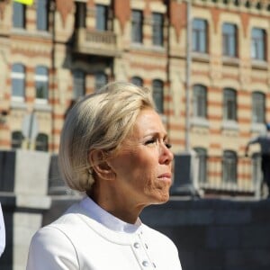 La première dame Brigitte Macron visite Saint-Petersbourg à bord d'un bateau sur la Neva le 25 mai 2018. Le couple présidentiel français est en visite officielle dans la Fédération de Russie les 24 et 25 mai 2018. © Dominique Jacovides / Bestimage