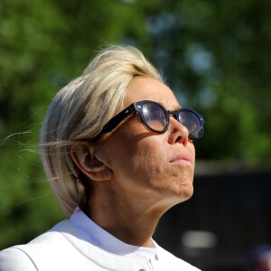 La première dame Brigitte Macron visite Saint-Petersbourg à bord d'un bateau sur la Neva le 25 mai 2018. Le couple présidentiel français est en visite officielle dans la Fédération de Russie les 24 et 25 mai 2018. © Dominique Jacovides / Bestimage