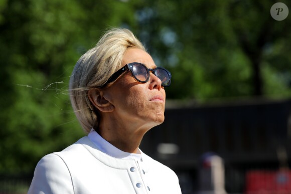 La première dame Brigitte Macron visite Saint-Petersbourg à bord d'un bateau sur la Neva le 25 mai 2018. Le couple présidentiel français est en visite officielle dans la Fédération de Russie les 24 et 25 mai 2018. © Dominique Jacovides / Bestimage