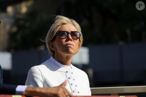 La première dame Brigitte Macron visite Saint-Petersbourg à bord d'un bateau sur la Neva le 25 mai 2018. Le couple présidentiel français est en visite officielle dans la Fédération de Russie les 24 et 25 mai 2018. © Dominique Jacovides / Bestimage