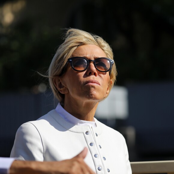 La première dame Brigitte Macron visite Saint-Petersbourg à bord d'un bateau sur la Neva le 25 mai 2018. Le couple présidentiel français est en visite officielle dans la Fédération de Russie les 24 et 25 mai 2018. © Dominique Jacovides / Bestimage