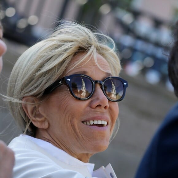 La première dame Brigitte Macron visite Saint-Petersbourg à bord d'un bateau sur la Neva le 25 mai 2018. Le couple présidentiel français est en visite officielle dans la Fédération de Russie les 24 et 25 mai 2018. © Dominique Jacovides / Bestimage