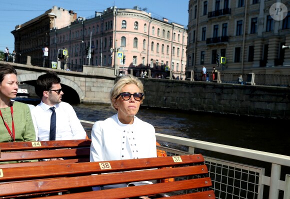 Tristan Bromet, chef de cabinet - La première dame Brigitte Macron visite Saint-Petersbourg à bord d'un bateau sur la Neva le 25 mai 2018. Le couple présidentiel français est en visite officielle dans la Fédération de Russie les 24 et 25 mai 2018. © Dominique Jacovides / Bestimage