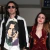 Frances Bean Cobain et son nouveau compagnon Matthew Cook arrivent à l'aéroport de Los Angeles (LAX) le 9 février 2018.