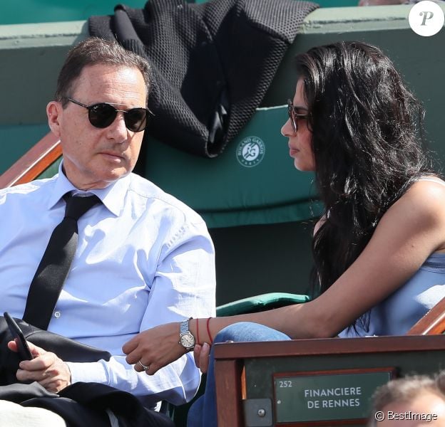 Eric Besson et sa femme Jamila dans les tribunes des internationaux de tennis de Roland Garros à Paris, jour 3, le 29 mai 2018. Cyril Moreau / Dominique Jacovides / Bestimage