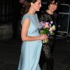 La duchesse Catherine de Cambridge, enceinte, en Emilia Wickstead à la National Portrait Gallery le 24 avril 2013 à Londres.