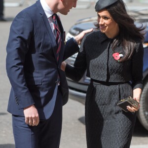 Meghan Markle, vêtue d'un ensemble Emilia Wickstead, le 25 avril 2018 à Londres à l'abbaye de Westminster lors des célébrations de l'ANZAC Day.