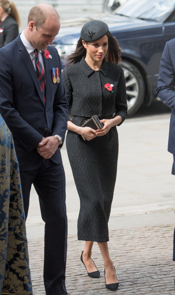 Meghan Markle, vêtue d'un ensemble Emilia Wickstead, le 25 avril 2018 à Londres à l'abbaye de Westminster lors des célébrations de l'ANZAC Day.