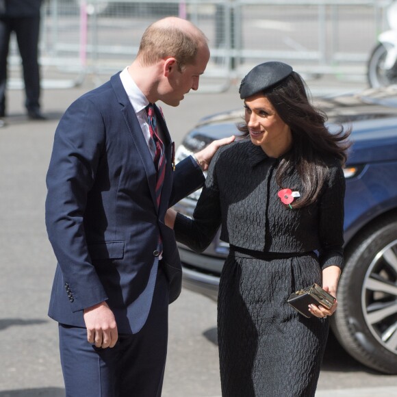Meghan Markle, vêtue d'un ensemble Emilia Wickstead, le 25 avril 2018 à Londres à l'abbaye de Westminster lors des célébrations de l'ANZAC Day.