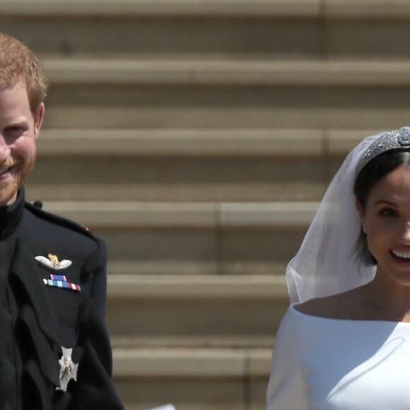 La duchesse Meghan de Sussex (Meghan Markle) dans sa robe Givenchy, dessinée par Clare Waight Keller, lors de son mariage avec le prince Harry le 19 mai 2018 à Windsor.