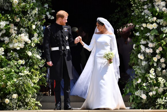 La duchesse Meghan de Sussex (Meghan Markle) dans sa robe Givenchy, dessinée par Clare Waight Keller, lors de son mariage avec le prince Harry le 19 mai 2018 à Windsor.