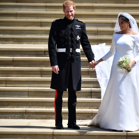 La duchesse Meghan de Sussex (Meghan Markle) dans sa robe Givenchy, dessinée par Clare Waight Keller, lors de son mariage avec le prince Harry le 19 mai 2018 à Windsor.