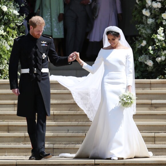 La duchesse Meghan de Sussex (Meghan Markle) dans sa robe Givenchy, dessinée par Clare Waight Keller, lors de son mariage avec le prince Harry le 19 mai 2018 à Windsor.
