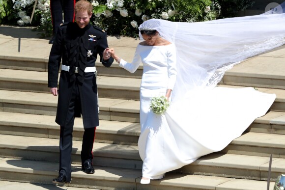 La duchesse Meghan de Sussex (Meghan Markle) dans sa robe Givenchy, dessinée par Clare Waight Keller, lors de son mariage avec le prince Harry le 19 mai 2018 à Windsor.