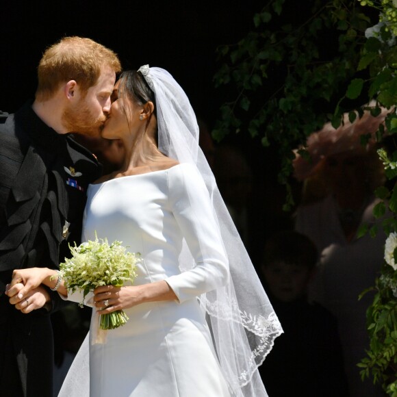 La duchesse Meghan de Sussex (Meghan Markle) dans sa robe Givenchy, dessinée par Clare Waight Keller, lors de son mariage avec le prince Harry le 19 mai 2018 à Windsor.