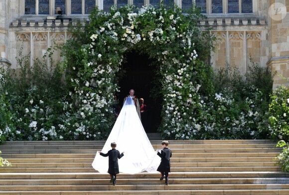 La duchesse Meghan de Sussex (Meghan Markle) dans sa robe Givenchy, dessinée par Clare Waight Keller, lors de son mariage avec le prince Harry le 19 mai 2018 à Windsor.