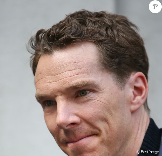 Benedict Cumberbatch quitte les studios de la BBC après avoir fait la promotion de la nouvelle série 'Patrick Melrose' à Londres le 14 mai 2018.