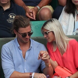 Alexandra Rosenfeld (Miss France 2006) et son compagnon anglais Tom Lamb dans les tribunes des internationaux de tennis de Roland Garros à Paris, France, le 3 juin 2018. © Dominique Jacovides - Cyril Moreau/Bestimage