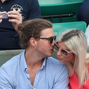 Alexandra Rosenfeld (Miss France 2006) et son compagnon Tom Lamb dans les tribunes des internationaux de tennis de Roland Garros à Paris, France, le 3 juin 2018. © Dominique Jacovides - Cyril Moreau/Bestimage