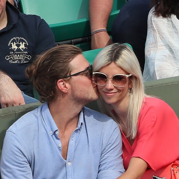 Alexandra Rosenfeld (Miss France 2006) et son compagnon Tom Lamb dans les tribunes des internationaux de tennis de Roland Garros à Paris, France, le 3 juin 2018. © Dominique Jacovides - Cyril Moreau/Bestimage