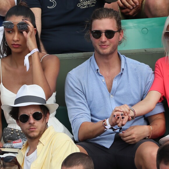 Alexandra Rosenfeld (Miss France 2006) et son compagnon Tom Lamb dans les tribunes des internationaux de tennis de Roland Garros à Paris, France, le 3 juin 2018. © Dominique Jacovides - Cyril Moreau/Bestimage