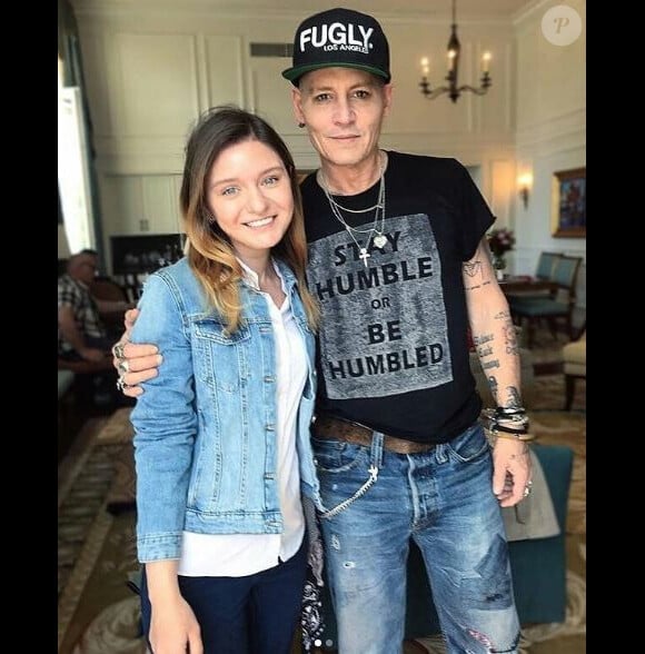 Johnny Depp pose avec l'une de ses fans. Instagram, juin 2018.