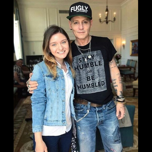 Johnny Depp pose avec l'une de ses fans. Instagram, juin 2018.