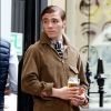 Exclusif - Rocco Ritchie boit une bière avec des amis à la taverne Fitzroy à Londres, le 24 mai 2018.