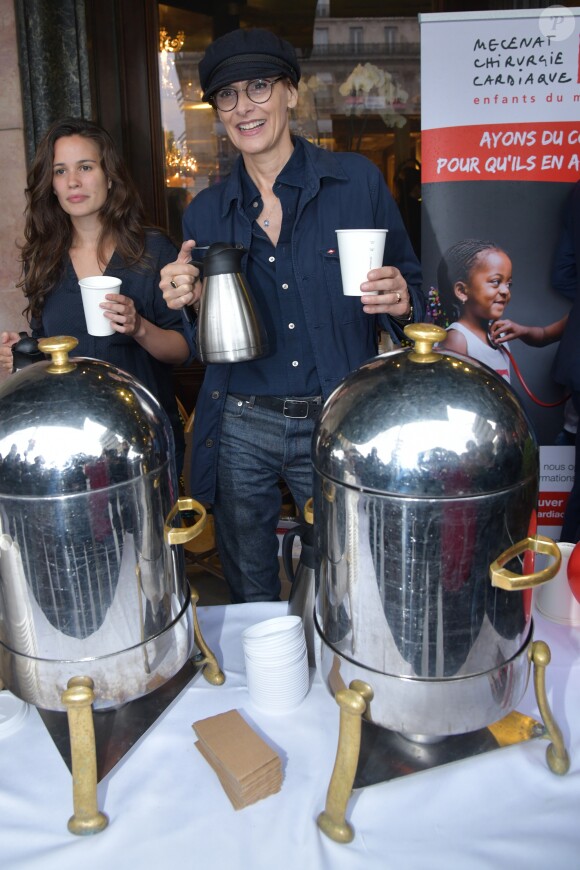 Inès de la Fressange et Lucie Lucas - Lancement de l'opération Petits Déjeuners Du Coeur au profit de l'association Mécénat Chirurgie Cardiaque au Café de la Paix à Paris. Le 5 juin 2018. © Giancarlo Gorassini / Bestimage