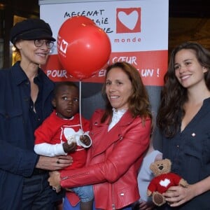 Inès de la Fressange et Lucie Lucas - Lancement de l'opération Petits Déjeuners Du Coeur au profit de l'association Mécénat Chirurgie Cardiaque au Café de la Paix à Paris. Le 5 juin 2018. © Giancarlo Gorassini / Bestimage