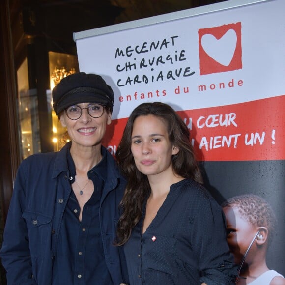 Inès de la Fressange et Lucie Lucas - Lancement de l'opération Petits Déjeuners Du Coeur au profit de l'association Mécénat Chirurgie Cardiaque au Café de la Paix à Paris. Le 5 juin 2018. © Giancarlo Gorassini / Bestimage