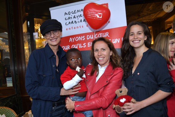 Inès de la Fressange et Lucie Lucas - Lancement de l'opération Petits Déjeuners Du Coeur au profit de l'association Mécénat Chirurgie Cardiaque au Café de la Paix à Paris. Le 5 juin 2018. © Giancarlo Gorassini / Bestimage