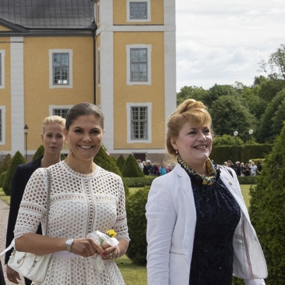 La princesse Victoria de Suède et son mari le prince Daniel étaient en visite au palais de Stromsholm à l'occasion de la Fête nationale suédoise le 6 juin 2018.