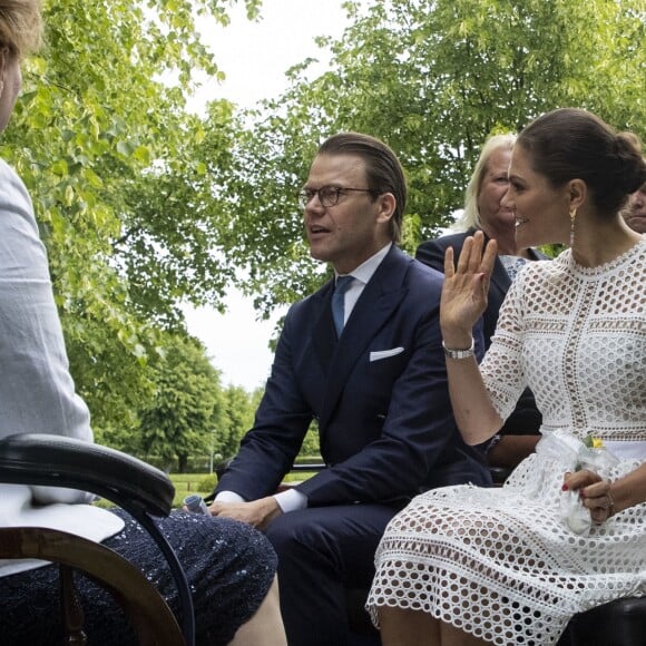 La princesse Victoria de Suède et son mari le prince Daniel étaient en visite au palais de Stromsholm à l'occasion de la Fête nationale suédoise le 6 juin 2018.