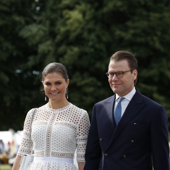 La princesse Victoria de Suède et son mari le prince Daniel étaient en visite au palais de Stromsholm à l'occasion de la Fête nationale suédoise le 6 juin 2018.