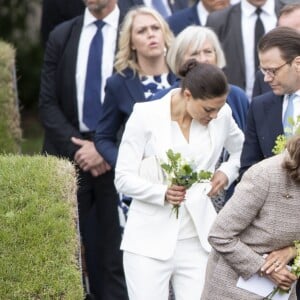 La princesse Victoria, le prince Daniel, le roi Carl XVI Gustaf et la reine Silvia de Suède inauguraient le 5 juin 2018 à Stockholm le mémorial en hommage aux 543 Suédois morts lors du tsunami de 2004.