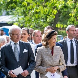 La princesse Victoria, le prince Daniel, le roi Carl XVI Gustaf et la reine Silvia de Suède inauguraient le 5 juin 2018 à Stockholm le mémorial en hommage aux 543 Suédois morts lors du tsunami de 2004.