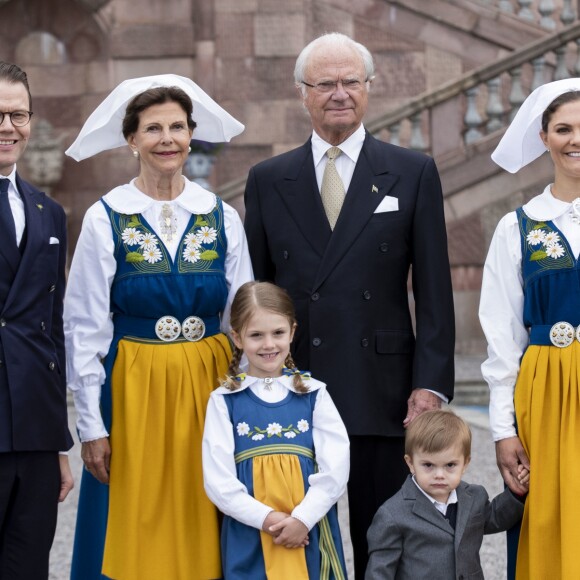 Le prince Daniel, la reine Silvia, la princesse Estelle, le roi Carl XVI Gustaf, le prince Oscar et la princesse Victoria de Suède posant au palais royal Drottningholm à Stockholm pour la Fête nationale suédoise le 6 juin 2018.