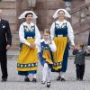 La princesse Estelle de Suède bondissante au palais Drottningholm à Stockholm devant le roi Carl XVI Gustaf, la reine Silvia, la princesse Victoria, le prince Oscar et le prince Daniel alors que la famille royale de Suède célébrait le 6 juin 2018 la Fête nationale suédoise.