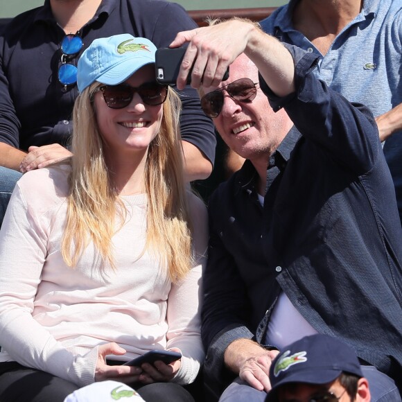 Natacha Regnier et son compagnon Jérôme Pitorin dans les tribunes lors des internationaux de France de Roland Garros à Paris le 7 juin 2018. © Cyril Moreau / Bestimage