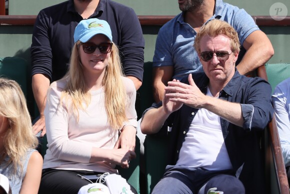 Natacha Regnier et son compagnon Jérôme Pitorin dans les tribunes lors des internationaux de France de Roland Garros à Paris le 7 juin 2018. © Cyril Moreau / Bestimage