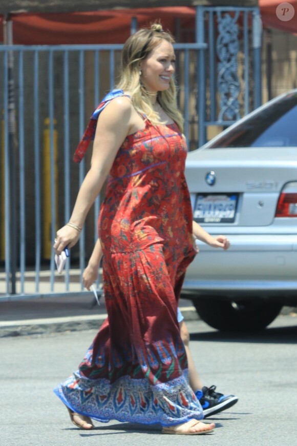 Exclusif - Hilary Duff est allée rendre visite à sa soeur Haylie Duff avec son fils Luca à Los Angeles. Haylie vient d'accoucher d'une petit fille nommée Lulu! Le 7 juin 2018