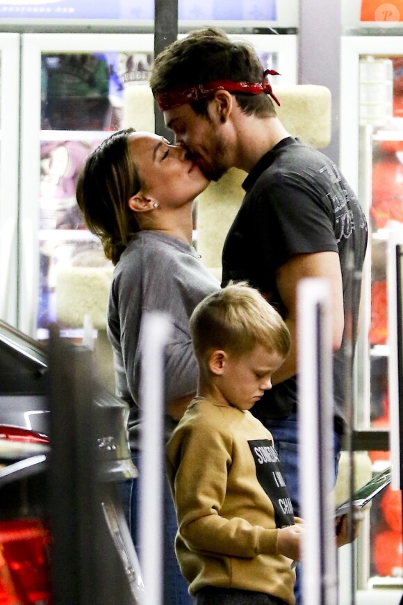 Exclusif - Hilary Duff, son fils Luca et son compagnon Matthew Koma à Los Angeles, le 14 janvier 2018.